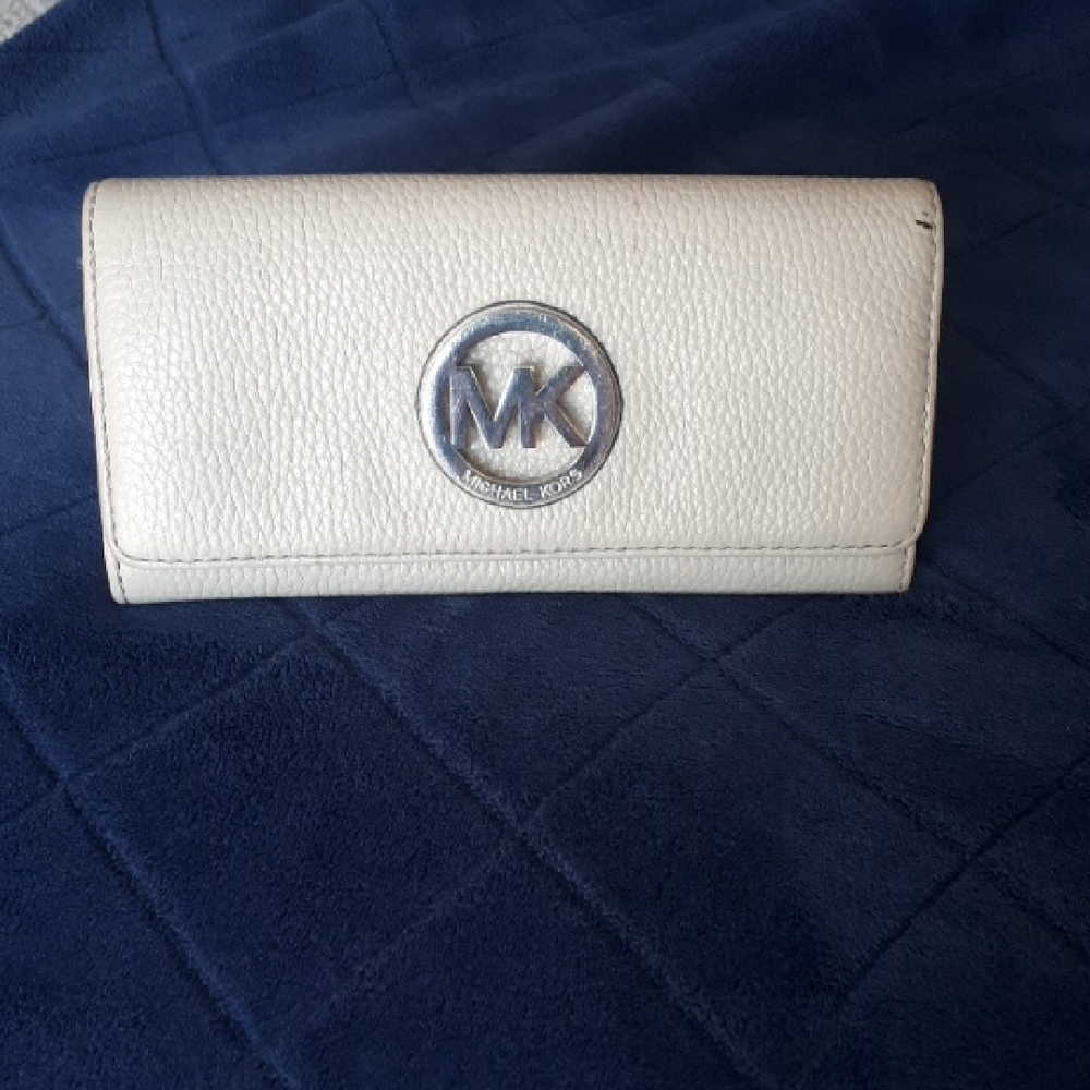 Michael Kors Fulton Carryall Wallet